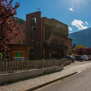 La Val Hotel