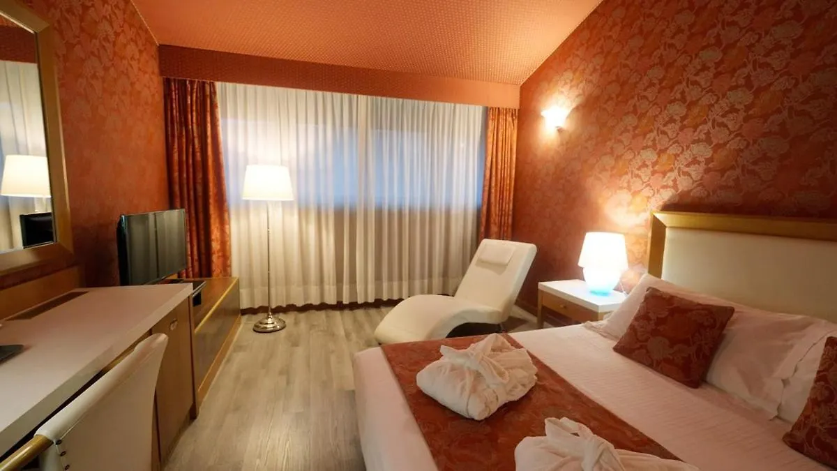 Hotel Motel Visconteo بيناسكو 4*,